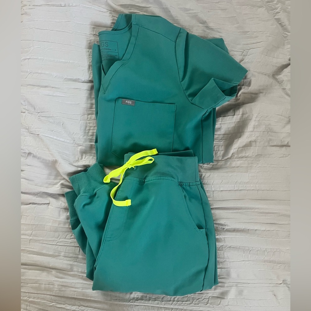 Figs scrubs